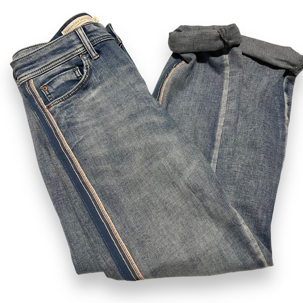 Anthro Pilcro SIDE STRIPE SLIM BOYFRIEND Midrise JEANS DISTRESSED SIZE 26 Tall